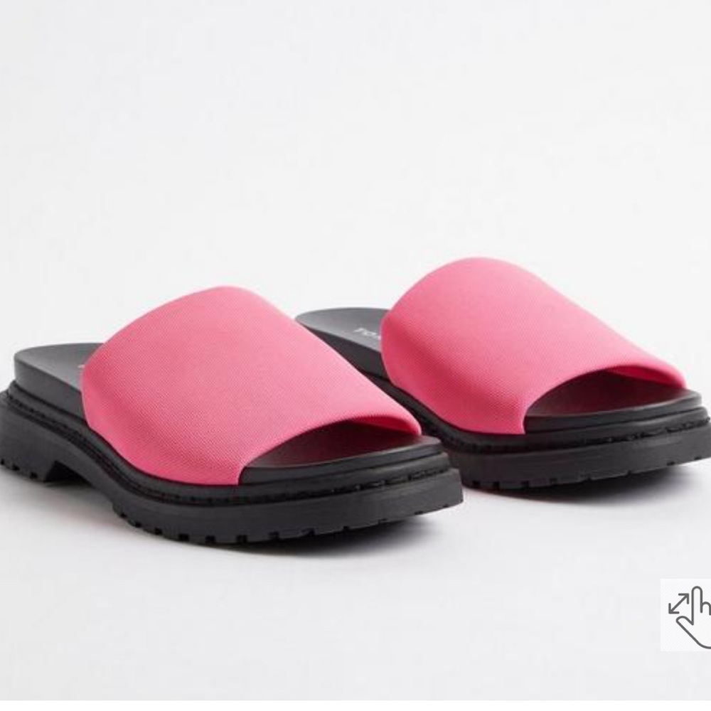 Torrid Chunky Women Sandal Black  Pink Slip On Shoes New
